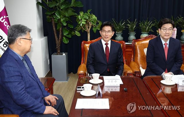 한국교회총연합 방문해 인사말하는 김문수 후보