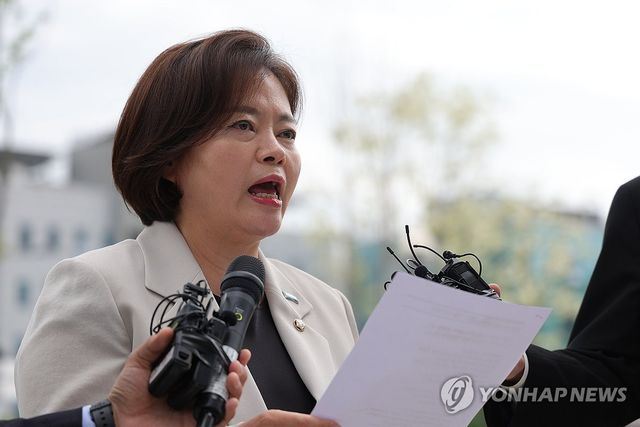 발언하는 조국혁신당 정춘생