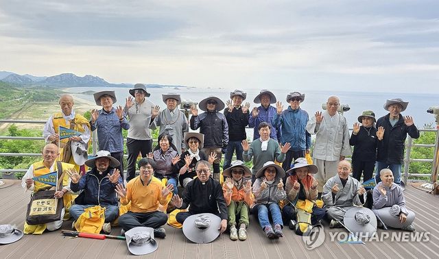 7대 종교 성직자들, 평화 선거 염원하며 DMZ평화도보순례