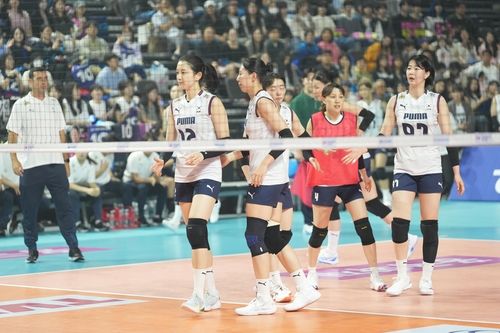세계올스타팀과 대결한 한국 여자배구 대표팀 