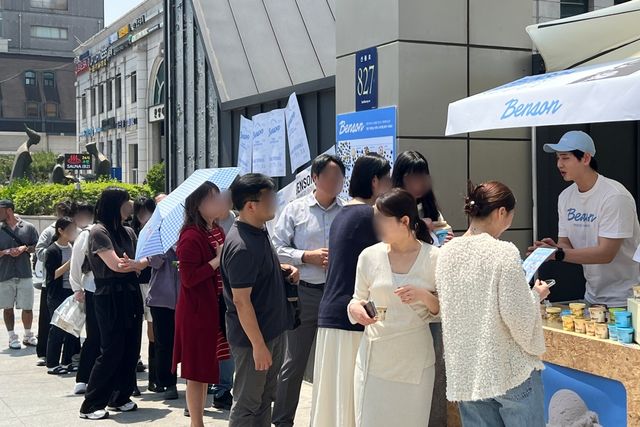 벤슨 무료 시식 행사에 참여한 고객들 [한화갤러리아 제공. 재판매 및 DB 금지] 