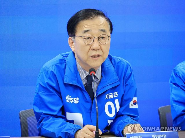 발언하는 김윤덕 총무본부장