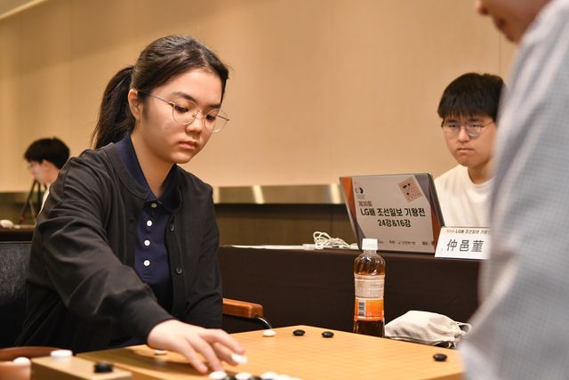 스미레 4단이 LG배 16강에 올랐다.