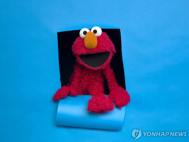 '세서미 스트리트'의 엘모 캐릭터
