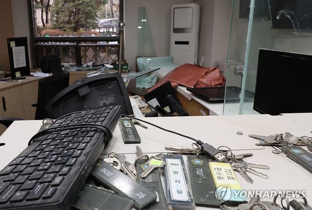 폭력과 난동이 휩쓸고 지나간 서부지법