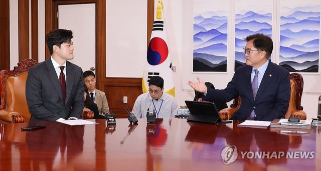 김용태 비대위원장 접견하는 우원식 국회의장