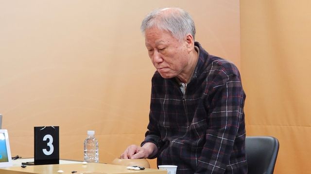 서봉수 9단이 통산 1천800승을 달성했다.