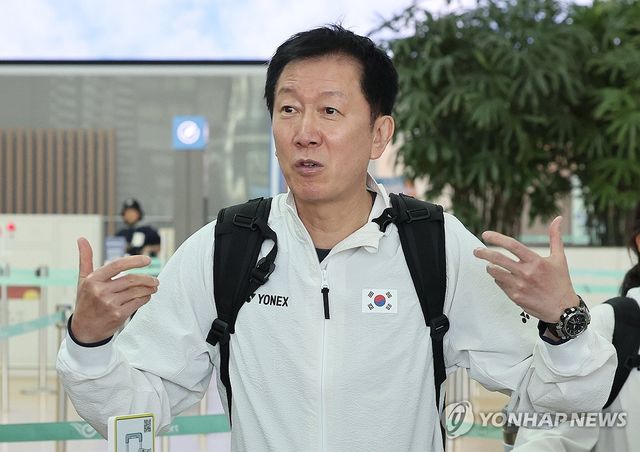 선수들과 대화하는 박주봉 감독