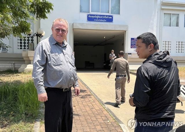 미국인 정치학자 폴 체임버스(왼쪽)