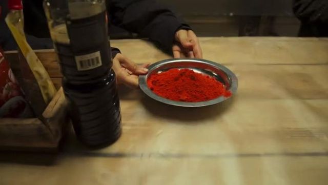 러시아 쿠르스크 북한군 숙소 식당 식탁에 놓인 고춧가루