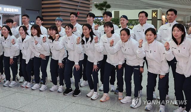 파이팅 외치는 배드민턴 국가대표팀