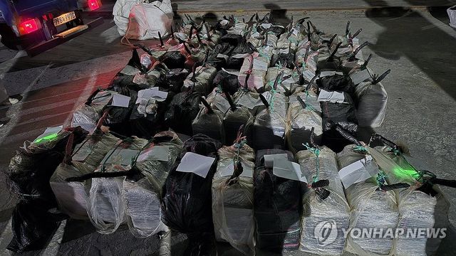 외국 선박에서 코카인 대량 마약 밀수 적발