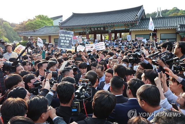5·18묘역 참배길 막힌 한덕수 전 총리