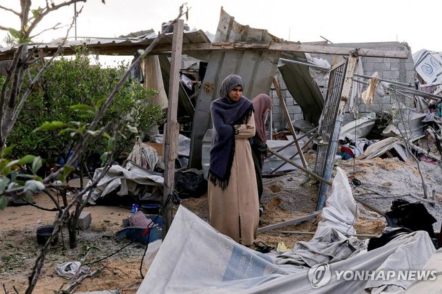 이스라엘 공습 받은 가자지구 난민촌