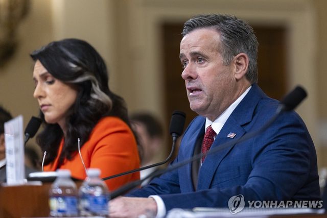 미국 랫클리프 중앙정보국장과 개버드 국가정보국장