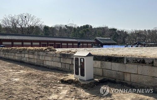 마무리 공사 중인 종묘 정전