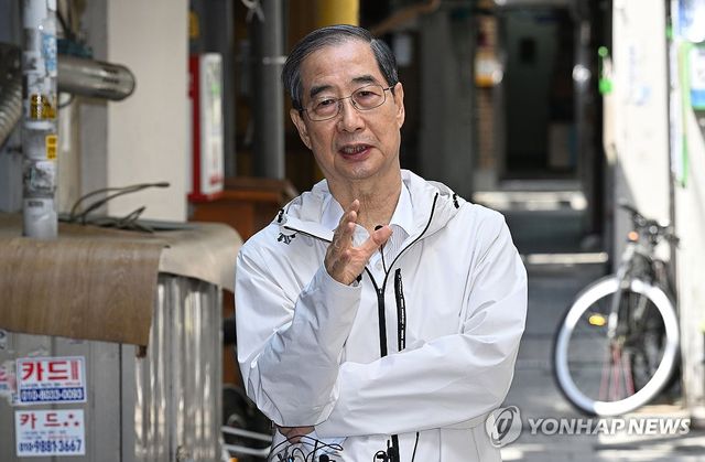 백브리핑하는 한덕수 전 총리