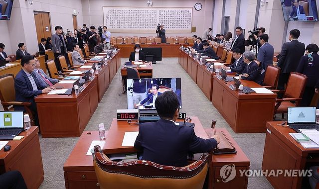 갑작스레 열린 국회 법사위