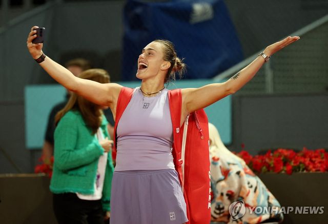 결승 진출 후 기뻐하는 사발렌카