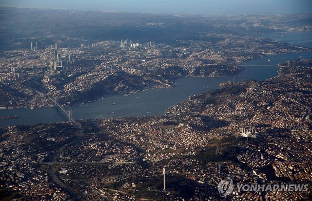 튀르키예 이스탄불의 보스포루스 해협