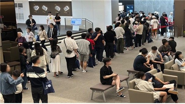 부천대장 A7,A8블록 견본주택 관람을 위해 대기하는 사람들