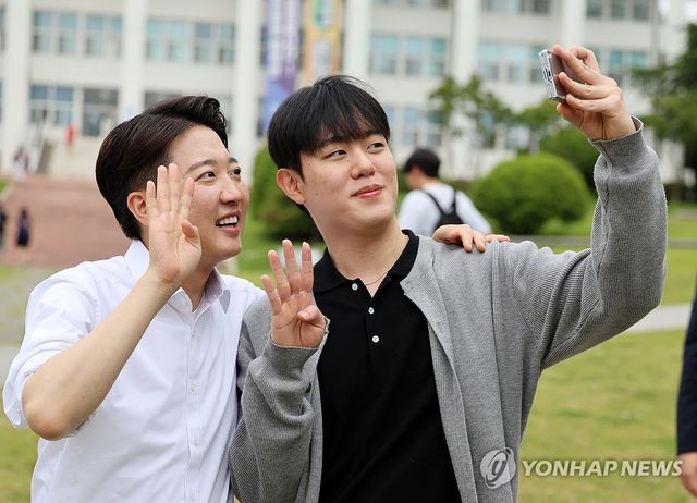 '기호 4번 응원합니다'