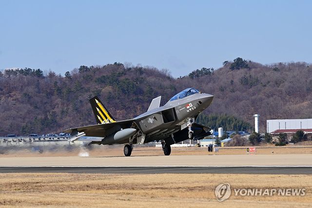 이륙하는 KF-21