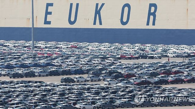 수출 대기 중인 자동차