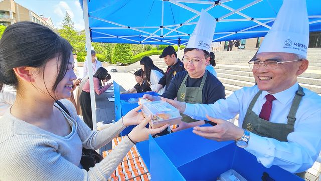 '총장이 쏜다' 목원대, 런치 박스 나눔 행사