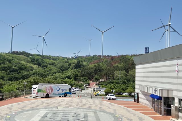 이재민을 위해 대기 중인 포항의료원 진료버스