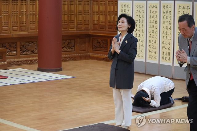 태고종 법륜사 찾은 설난영 여사