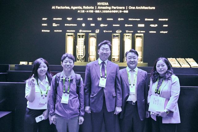 2025 컴퓨텍스 키노트 참석한 원강수(가운데) 시장