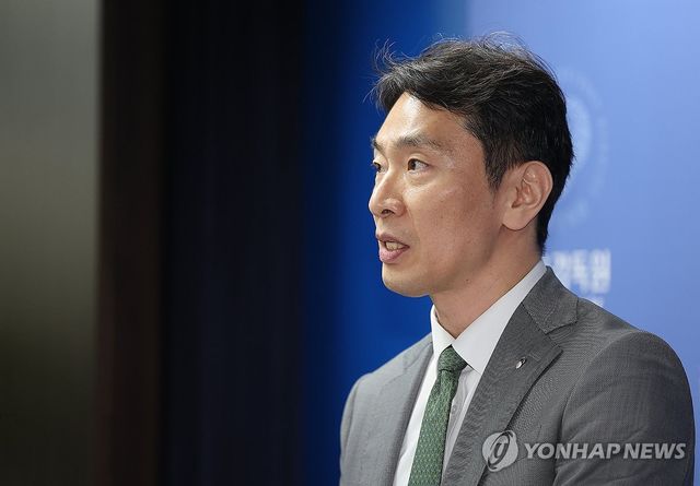 자본시장 현안 브리핑 참석한 이복현 금감원장