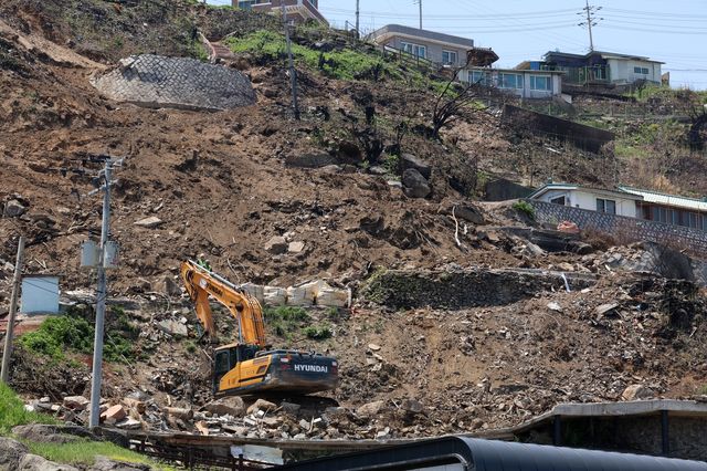 영덕군 영덕읍 석리 산불 피해 주택 철거 현장