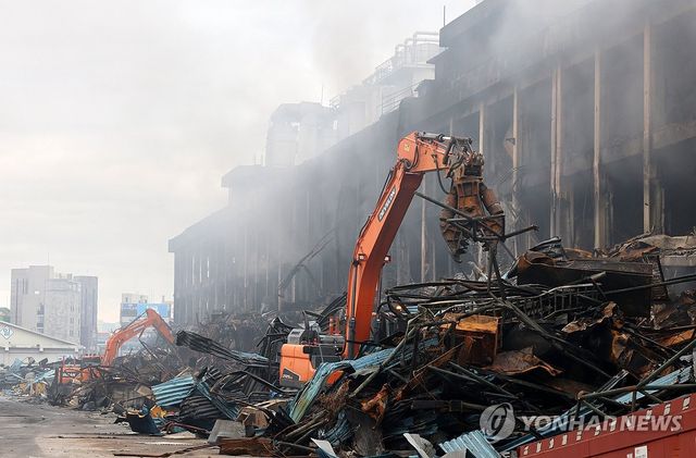 금호타이어 화재현장 잔해 제거작업