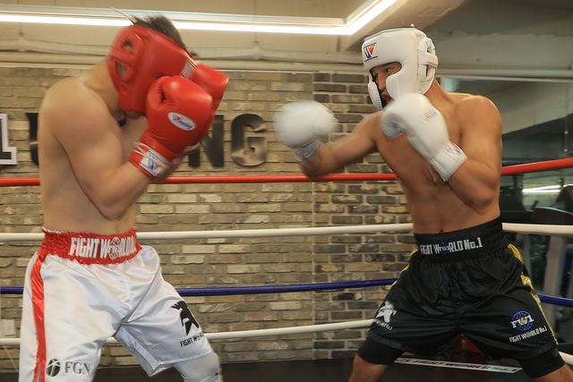 실전 같은 스파링에 한창인 최시로