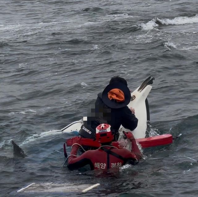 강원 고성군 앞바다 모터보트 좌초