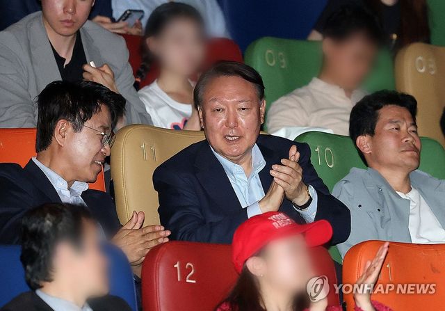 '부정선거, 신의 작품인가' 관람 마친 윤석열