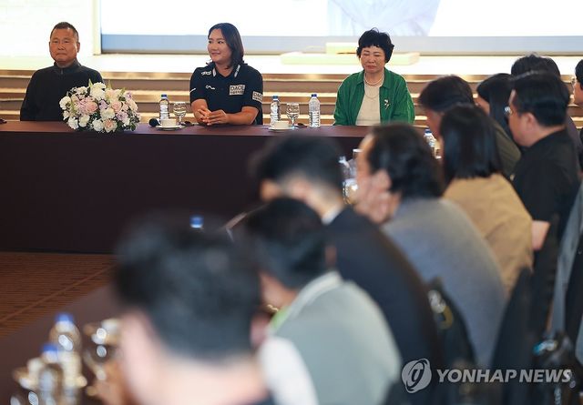 기자간담회 참석한 유해란