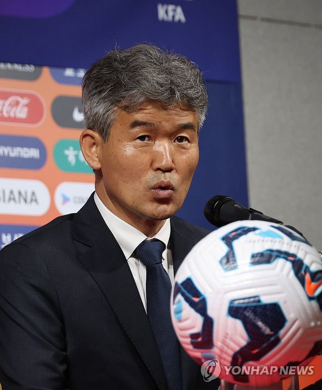 기자간담회 하는 김승희 전무이사