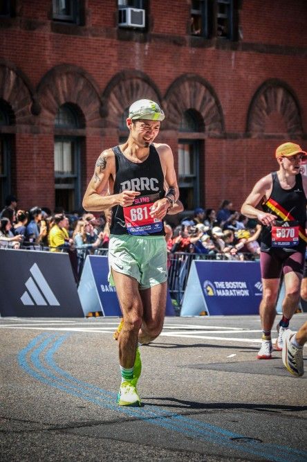 2024년 보스톤 마라톤에 출전한 김울프 작가