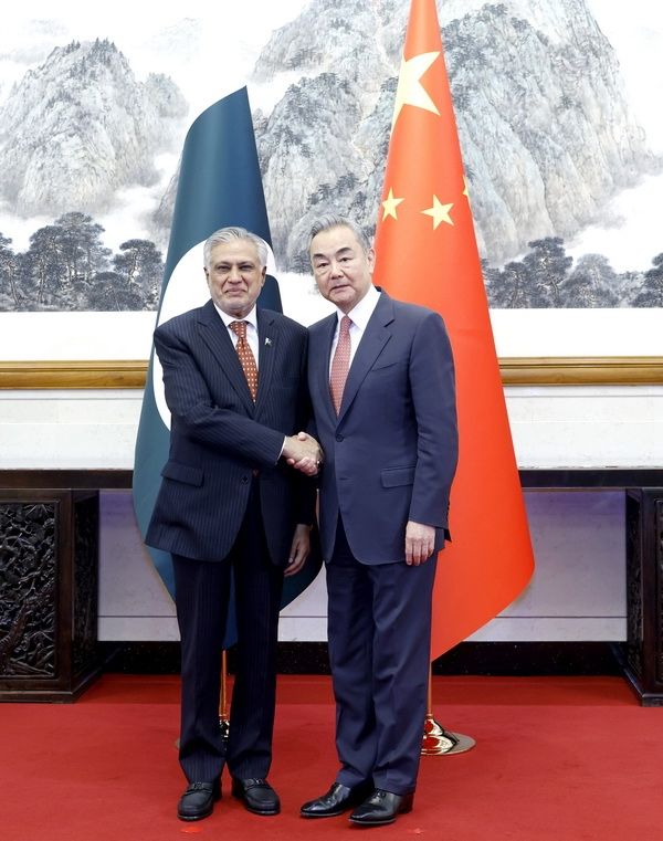 20일 파키스탄 부총리 겸 외무장관 만난 왕이 중국 외교부장