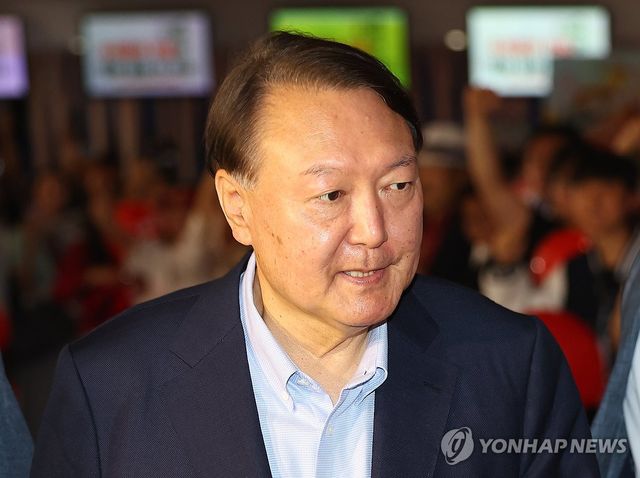 윤석열, 부정선거 주장 다큐 영화 관람