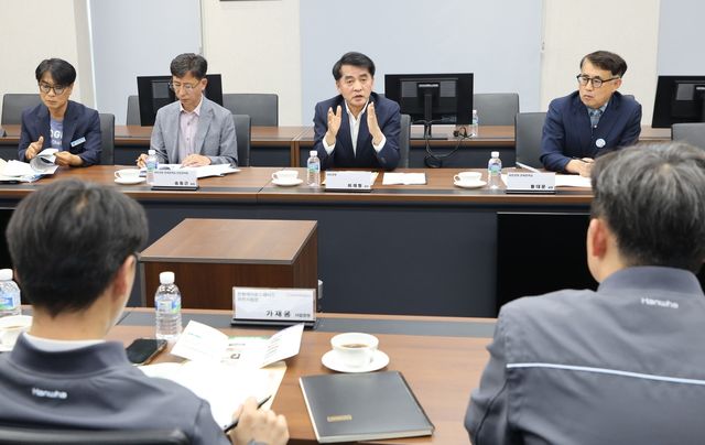 한화 보은사업장서 주소 이전 부탁하는 최재형 보은군수