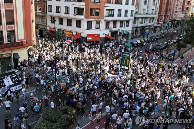 빌바오 거리 몰려는 팬들