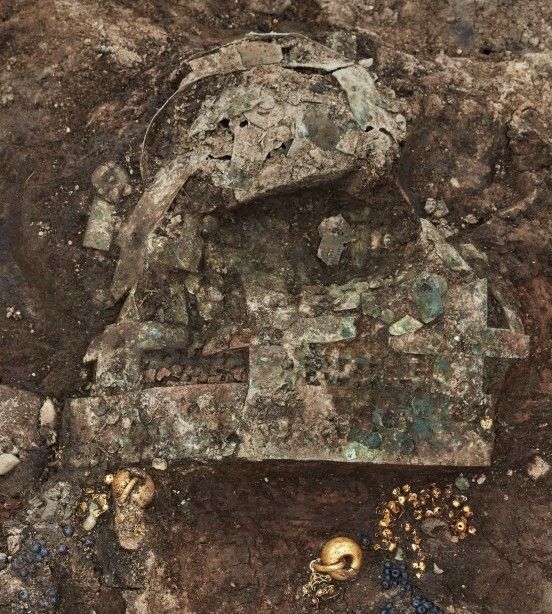 경주 황남동 120-2호분 금동관 출토 상태