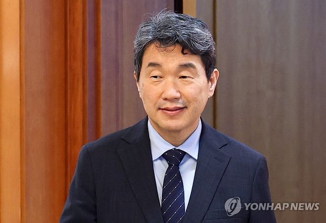 이주호 권한대행, 적극행정 유공포상 수여식 참석