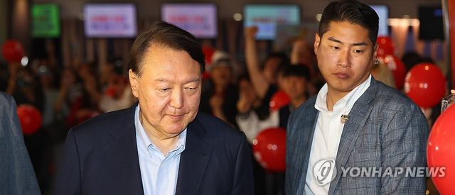 윤석열, 부정선거 주장 다큐 영화 관람