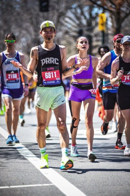 2024년 보스톤 마라톤에 출전한 김울프 작가