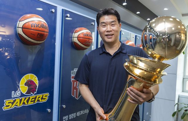 프로농구 창원 LG 28년 만의 우승 이끈 조상현 감독